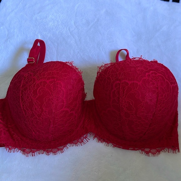 Victoria’s Secret Bra - Picture 1 of 2